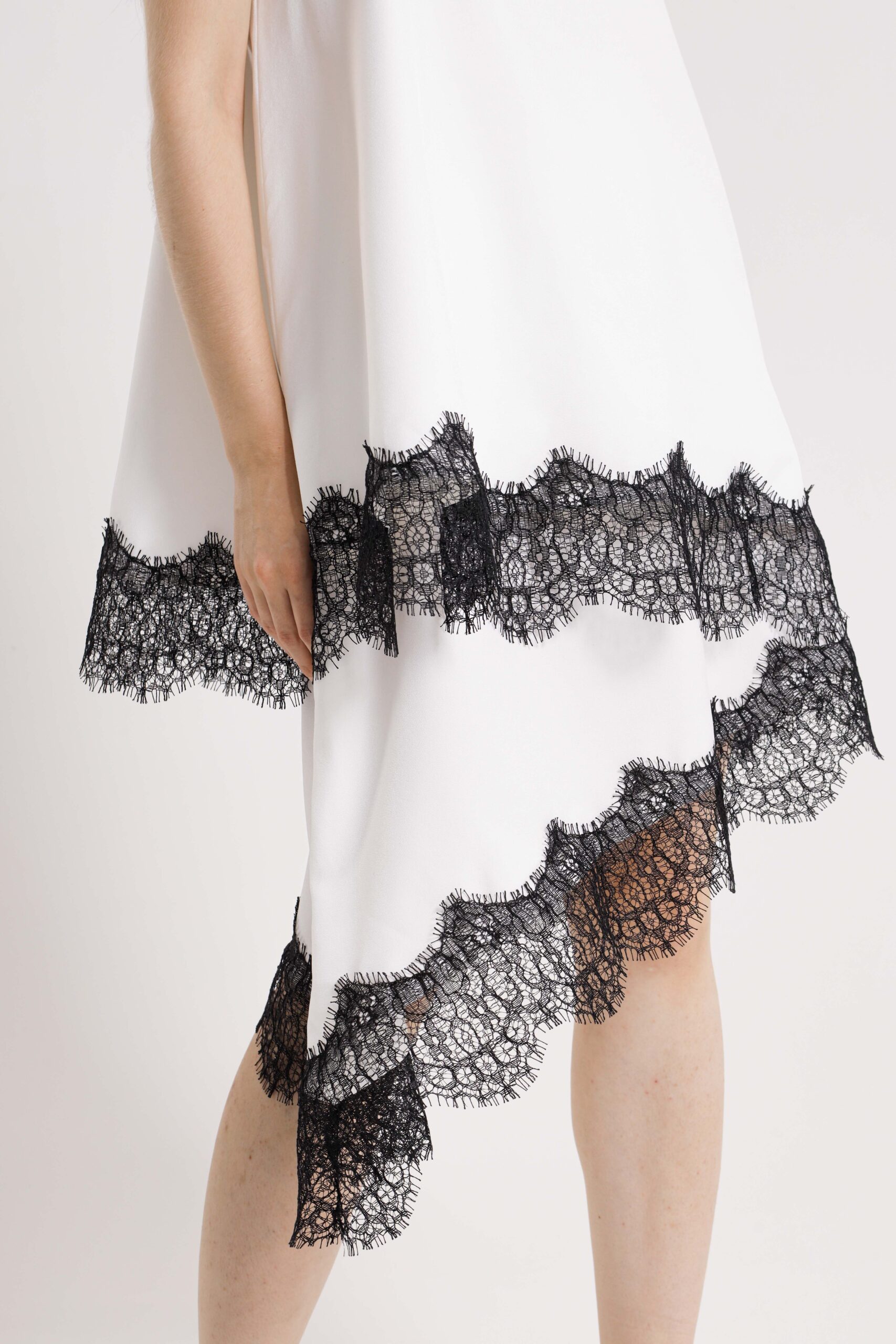 RUELLU LUNELLE Lace Skirt Wanita Premium Semi Wool - Image 2